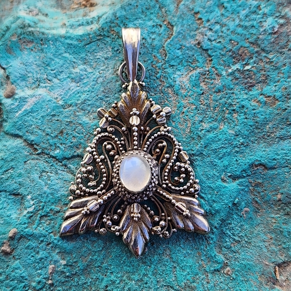 sterling Jewelry - Sterling silver and Moonstone pendant